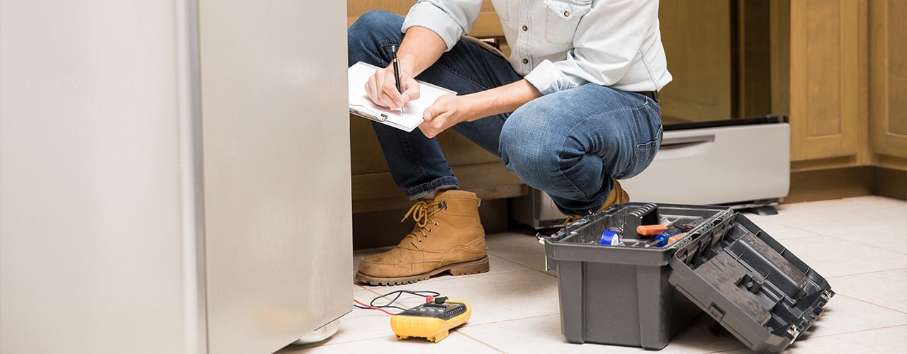 frigoriste-repare-un-refrigerateur